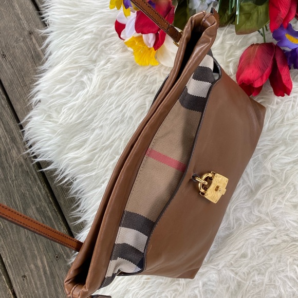 🌺 HP🌺💯 authentic Burberry bag🌺 - Picture 16 of 16
